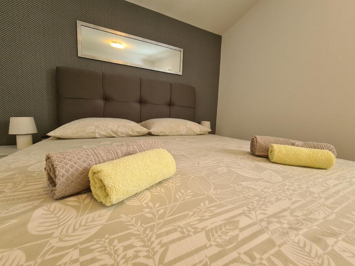 Apartments Ankora Vir Exterior photo